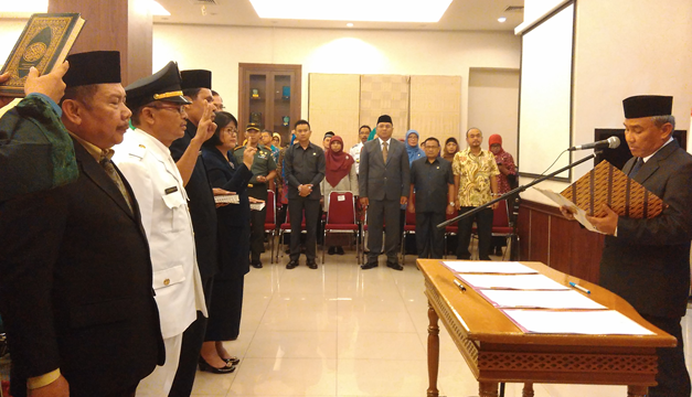[DASAR HUKUM] Peraturan Pemerintah Nomor 100 Tahun 2002 Tentang Pengangkatan Pegawai Negeri Sipil Dalam Jabatan Struktural