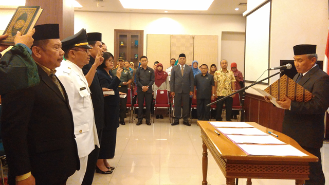 [DASAR HUKUM] Peraturan Pemerintah Nomor 100 Tahun 2002 Tentang Pengangkatan Pegawai Negeri Sipil Dalam Jabatan Struktural